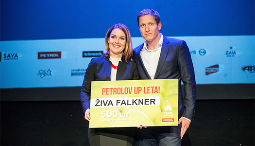 Mama Žive Falkner in predstavnik Petrola_525 Mama Žive Falkner in predstavnik Petrola_525