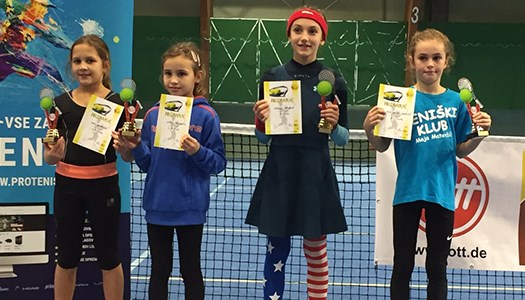 Midi tenis deklice Mengeš 2018_525 Midi tenis deklice Mengeš 2018_525