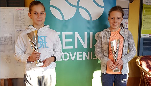 FIN Lino 12 A polfinalistki Alja Senica desno in